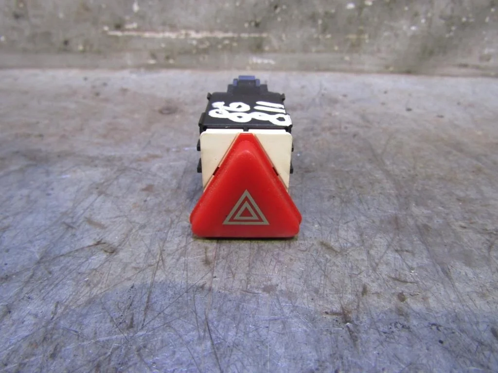 Кнопка аварийной сигнализации VW Transporter T5 2003-2015  [6Y0953235]  в Вологде