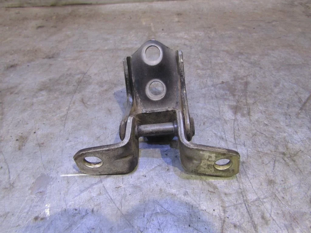 Петля двери передней Mazda CX 7 2007-2012  [F15159210A]  2.3 16V ТУРБО в Вологде