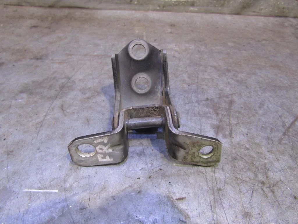 Петля двери передней Mazda CX 7 2007-2012  [F15159210A]  2.3 16V ТУРБО в Вологде