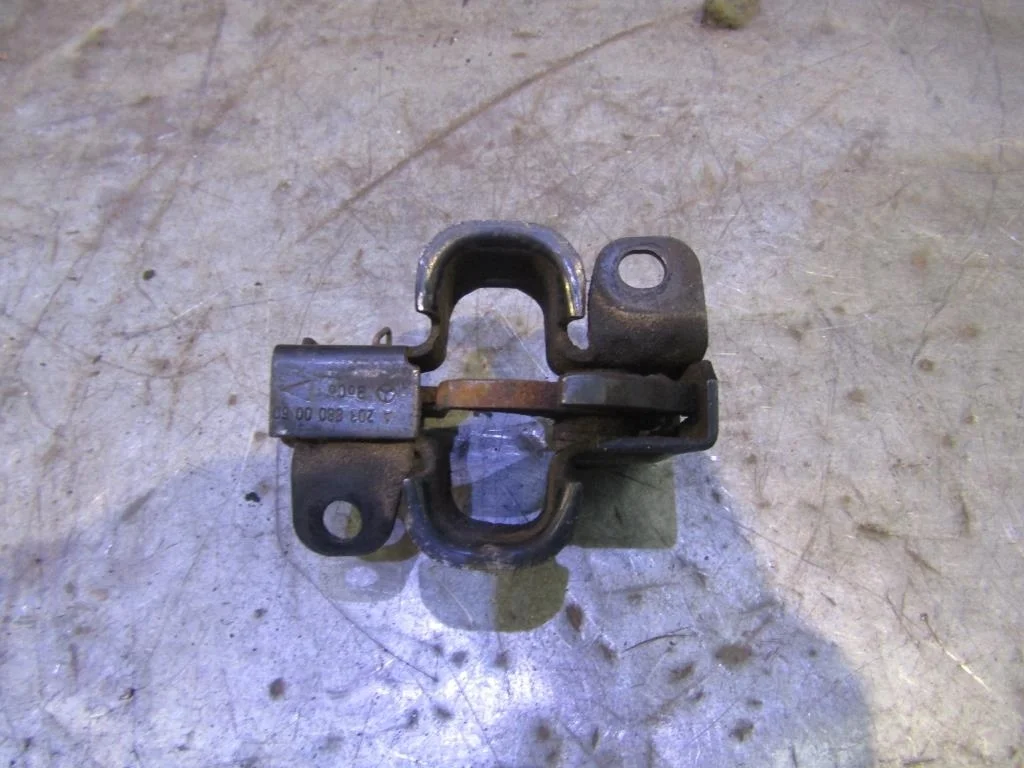 Замок капота Mercedes Benz W203 2000-2006  [A2038800060]  2.0 M111.955 в Вологде