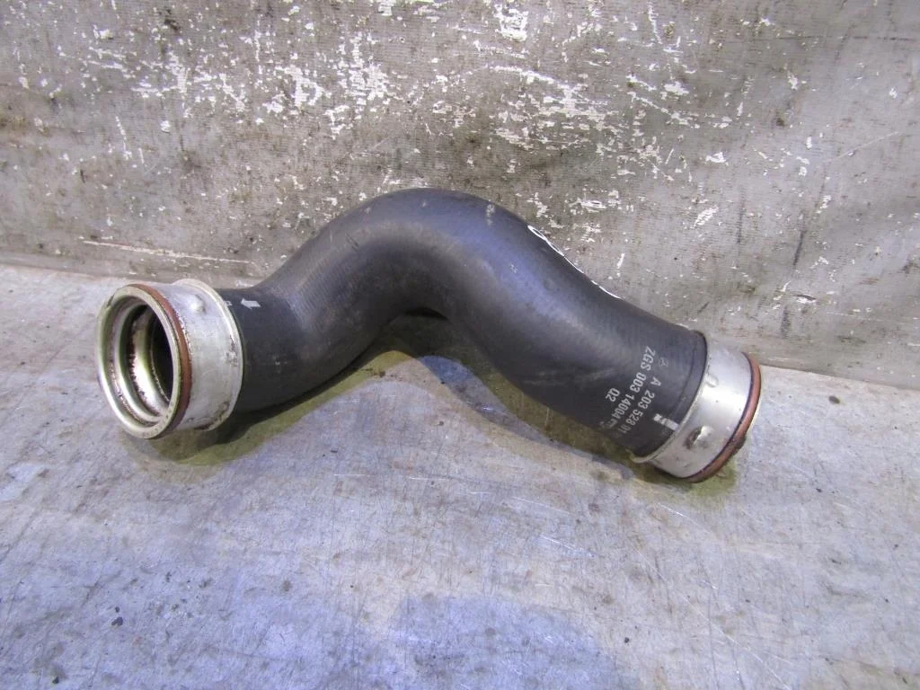 Патрубок интеркулера Mercedes Benz W203 2000-2006  [A2035280182]  2.0 M111.955 в Вологде