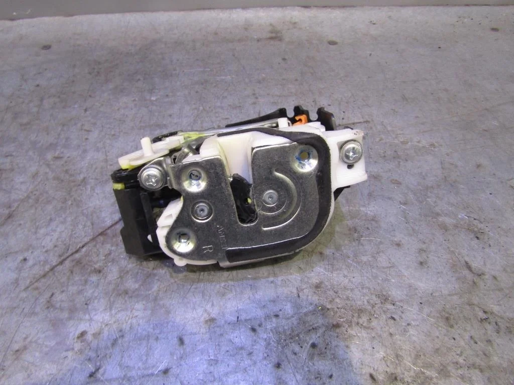 Замок двери задней правой Mitsubishi Outlander XL (CW) 2006-2012  [MN145876]  3.0 24V 6B31 в Вологде