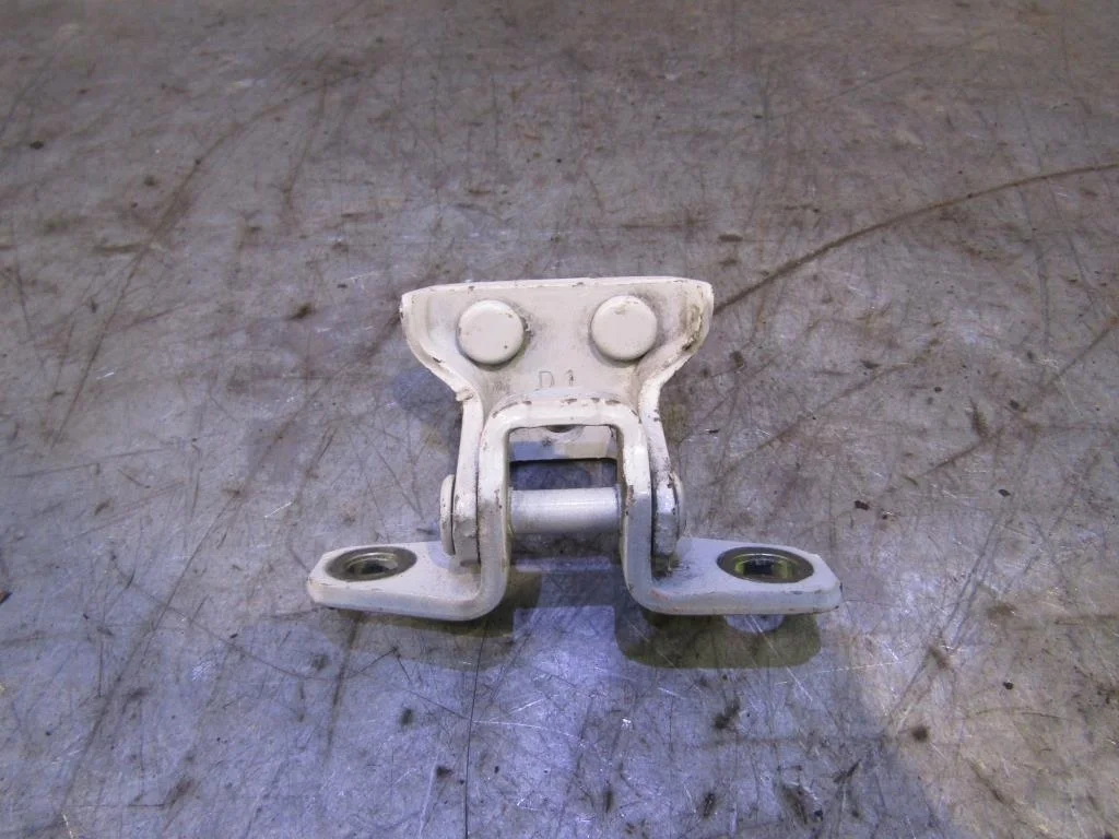 Петля двери задней правой верхняя Mitsubishi Outlander XL (CW) 2006-2012  [5732A008]  3.0 24V 6B31 в Вологде