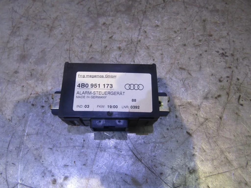 Блок электронный Audi A4 (B5) 1994-2002  [4B0951173]  1,8T AWM в Вологде