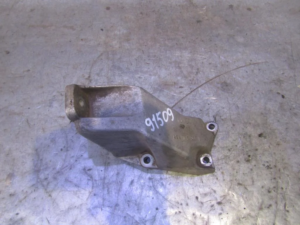 Кронштейн двигателя левый Audi A4 (B5) 1994-2002  [8D0199307L]  в Вологде