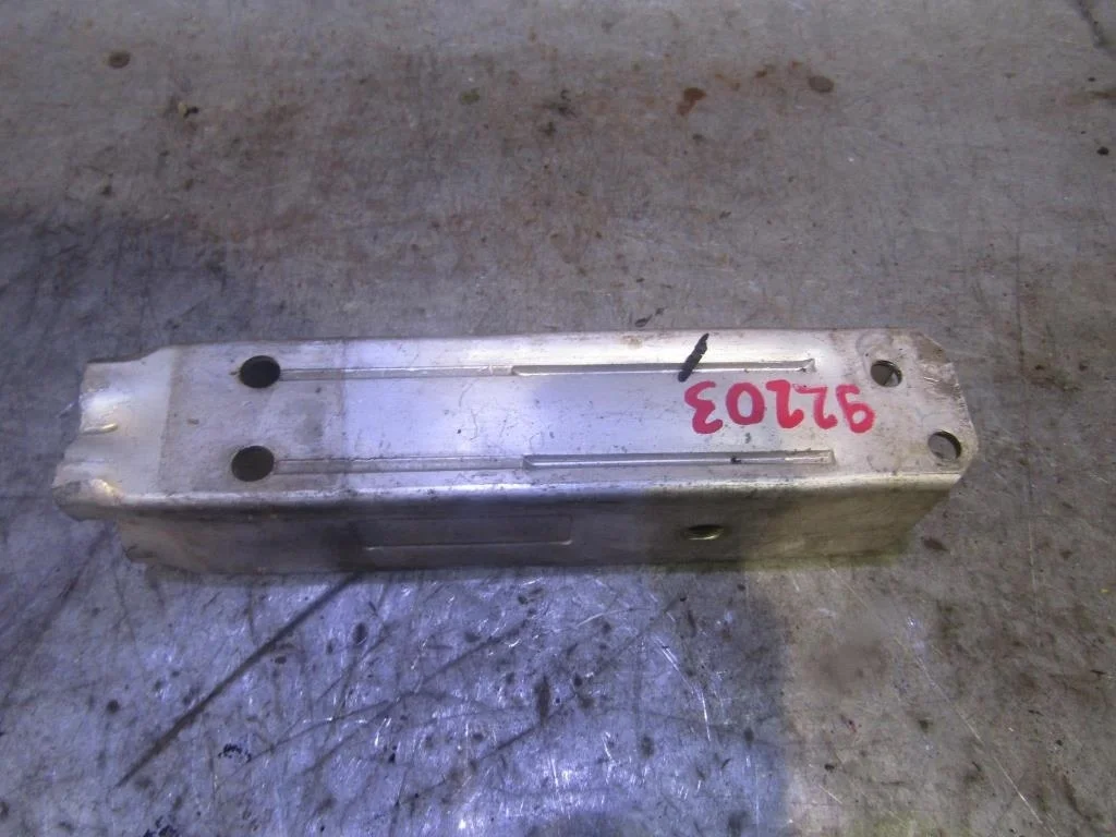 Кронштейн усилителя переднего бампера левый Audi Allroad quattro 2005-2012  [4F0807133]  2.7TDI BPP в Вологде