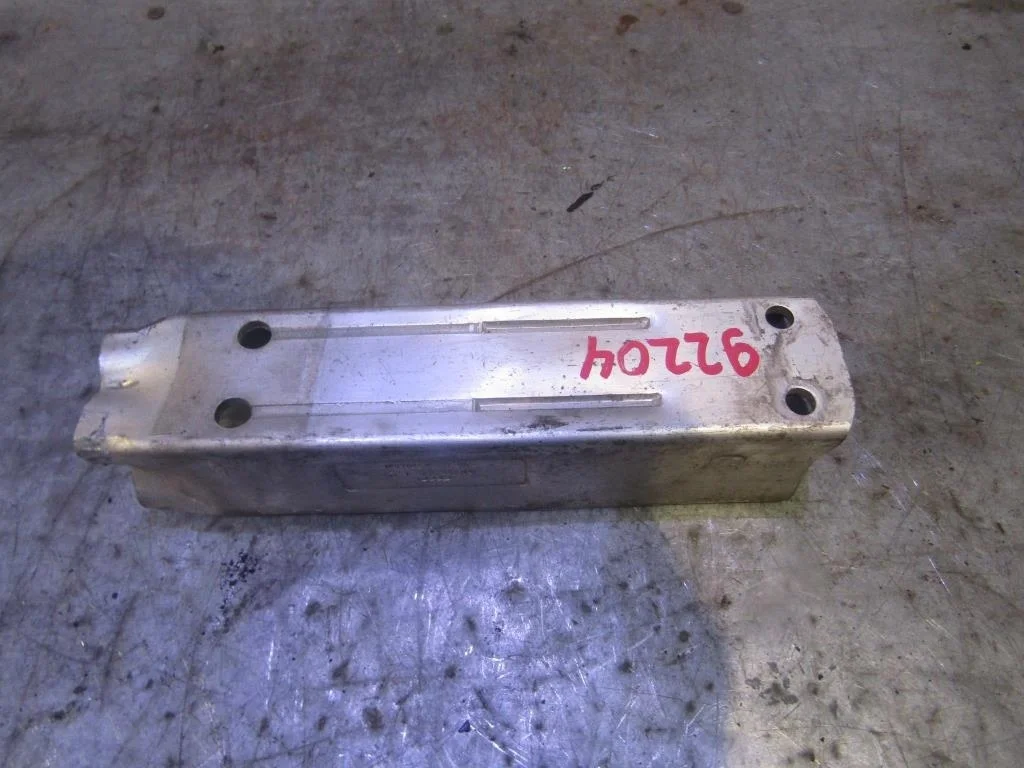 Кронштейн усилителя переднего бампера правый Audi Allroad quattro 2005-2012  [4F0807134]  2.7TDI BPP в Вологде