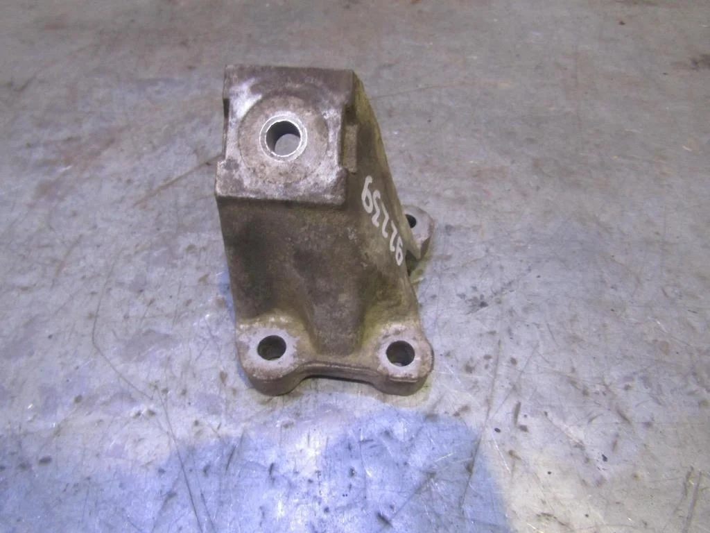 Кронштейн двигателя левый Audi Allroad quattro 2005-2012  [4F0199307AA]  2.7TDI BPP в Вологде