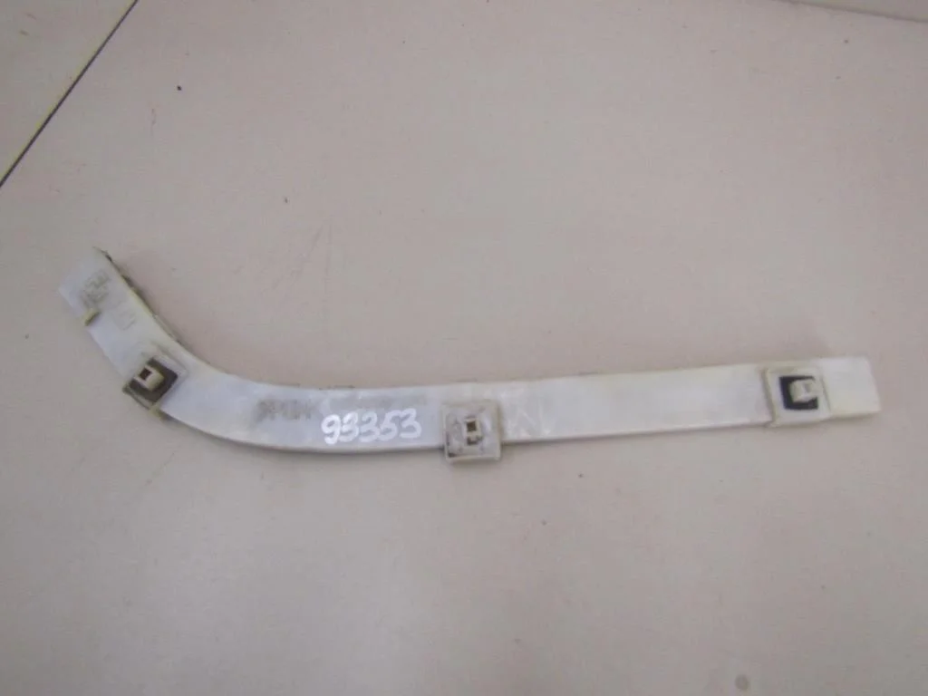 Направляющая заднего бампера правая Mitsubishi Lancer (CX, CY) 2007-нв  [6410A200]  1.5 16V 4A91 в Вологде