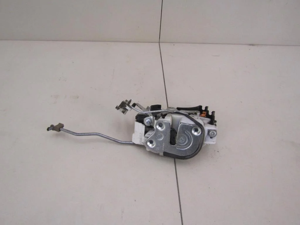 Замок двери передней правой Mitsubishi Lancer (CX, CY) 2007-нв  [5715A420]  1.5 16V 4A91 в Вологде