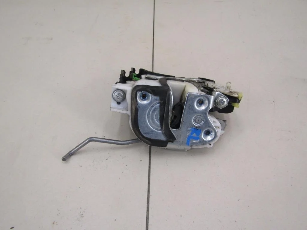 Замок двери задней левой Mitsubishi Lancer (CX, CY) 2007-нв  [5745A303]  1.5 16V 4A91 в Вологде