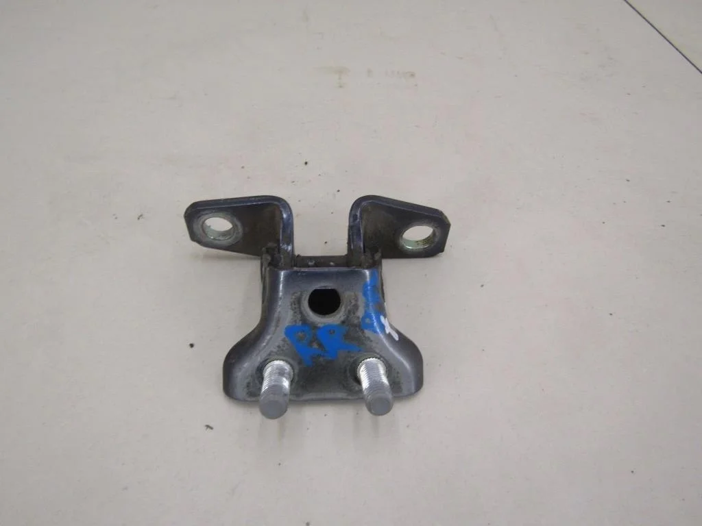 Петля двери задней правой верхняя Mitsubishi Lancer (CX, CY) 2007-нв  [5732A008]  1.5 16V 4A91 в Вологде