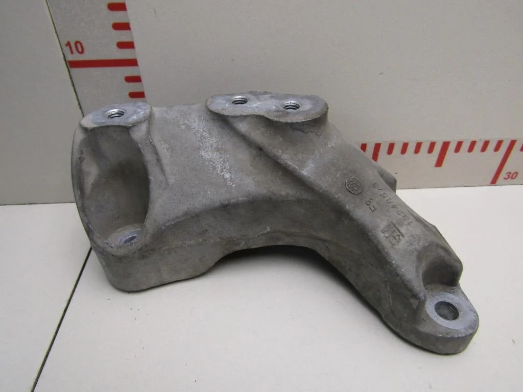 Кронштейн генератора Chevrolet Cruze 2009-2016  [13248573]  1.6 F16D3 в Вологде