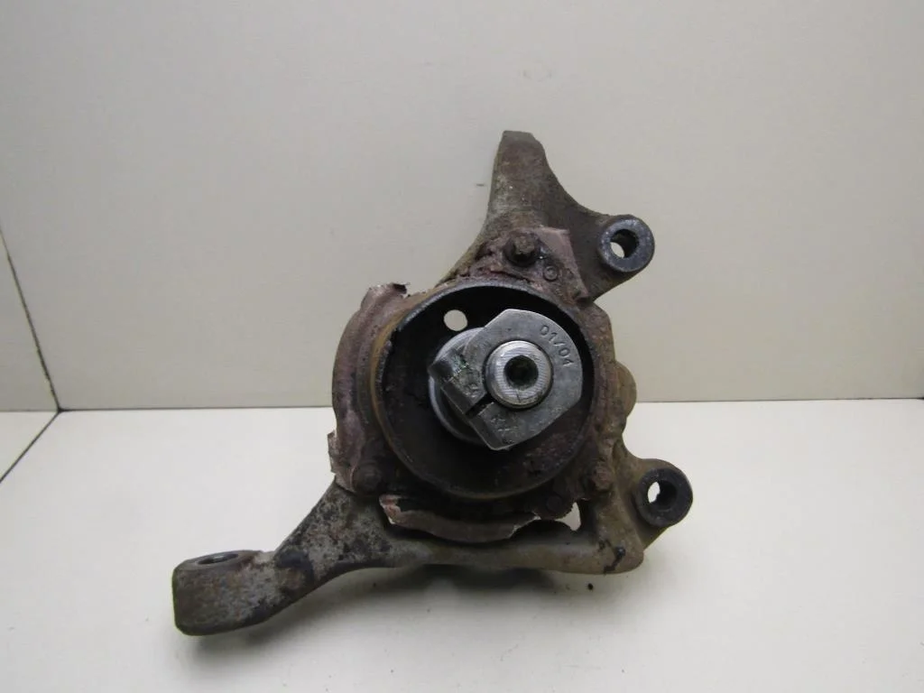 Кулак поворотный передний левый Mercedes Benz W203 2000-2006  [A2093320001]  в Вологде