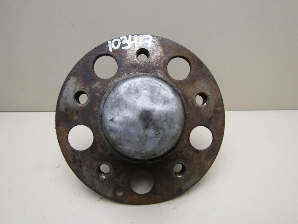 Ступица передняя Mercedes Benz W203 2000-2006  [A2093300325]  в Вологде