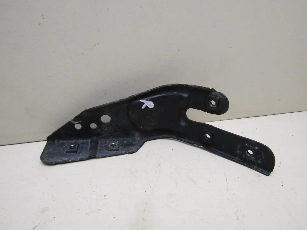 Кронштейн фар правый Mercedes Benz W203 2000-2006  [A2036202034]  в Вологде