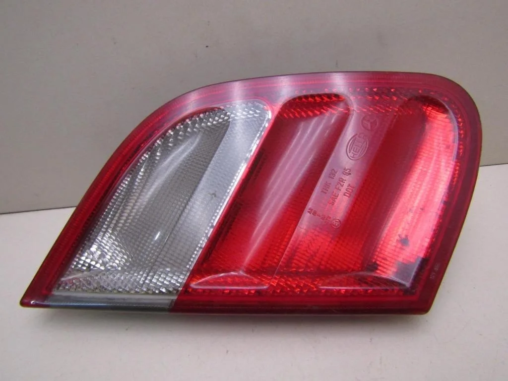 Фонарь задний внутренний левый Mercedes Benz C208 CLK coupe 1997-2002   [A2088200564]  в Вологде