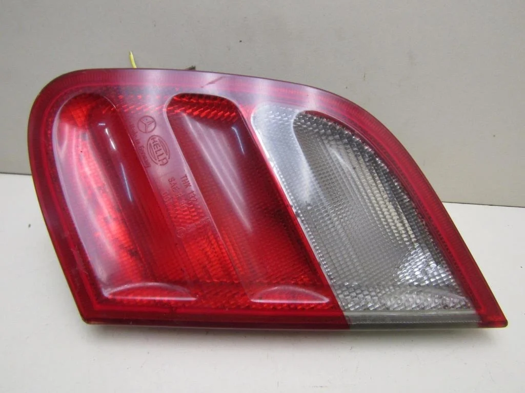 Фонарь задний внутренний правый Mercedes Benz C208 CLK coupe 1997-2002   [A2088200864]  в Вологде