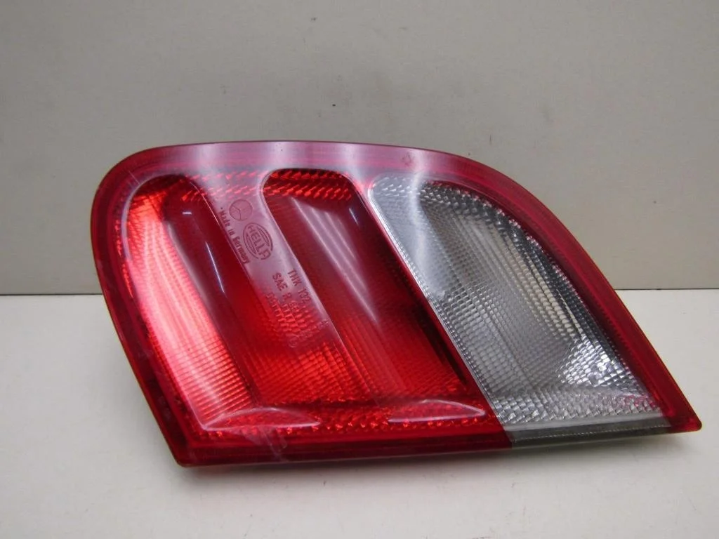 Фонарь задний внутренний правый Mercedes Benz C208 CLK coupe 1997-2002   [A2088200864]  в Вологде