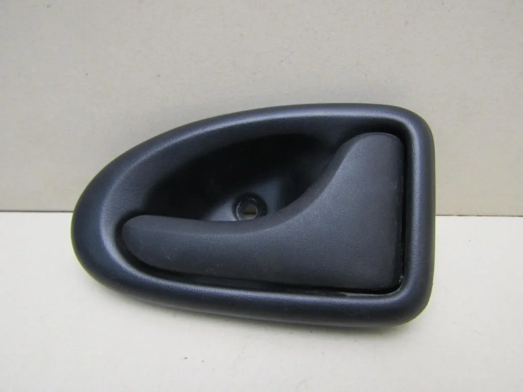 Ручка двери внутренняя правая Renault Logan 2005-2014  [7700830079]  1.4. 8V K7J710 в Вологде