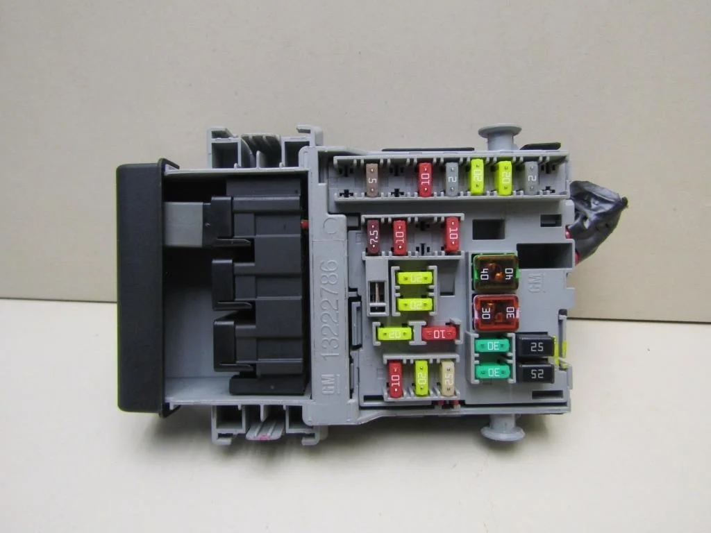 Блок предохранителей Opel Insignia 2008-2017  [13222786]  2.0 A20DTH в Вологде