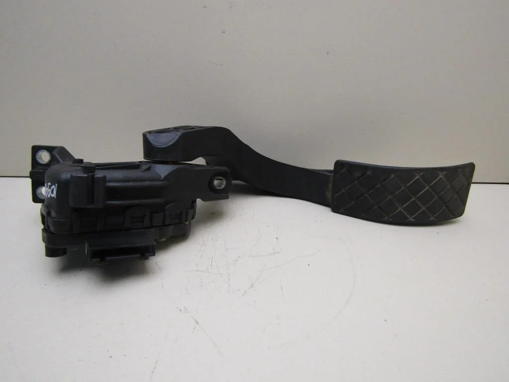 Педаль газа VW Passat (B5+) 2000-2005  [8D1723523E]  1.8T AWM в Вологде