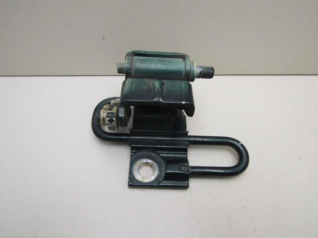 Петля двери задней правой нижняя Skoda Octavia 1997-2000  [4B0833412A]  1.8Т AGU в Вологде
