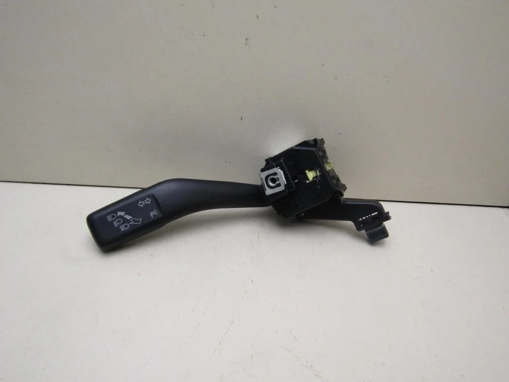Переключатель поворотов подрулевой VW Golf Plus 2005-2014  [1K0953513E]  в Вологде