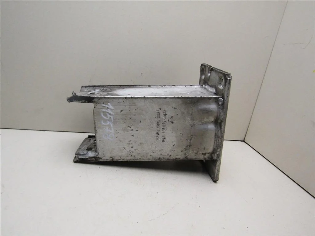 Кронштейн усилителя переднего бампера левый Audi A4 (B8) 2007-2015  [8K0807133B]  2.7 CAM в Вологде