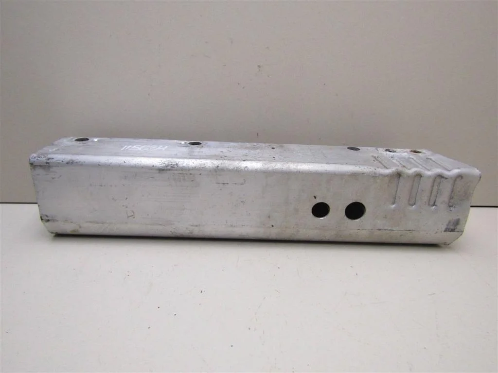 Кронштейн усилителя заднего бампера Audi A4 (B8) 2007-2015  [8K0807332A]  2.7 CAM в Вологде