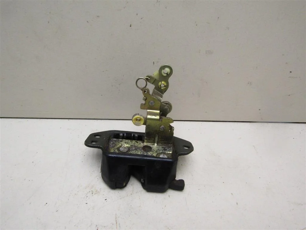 Замок багажника Chevrolet Aveo (T200) 2003-2008  [96454966]  1.4 8V F14S3 в Вологде