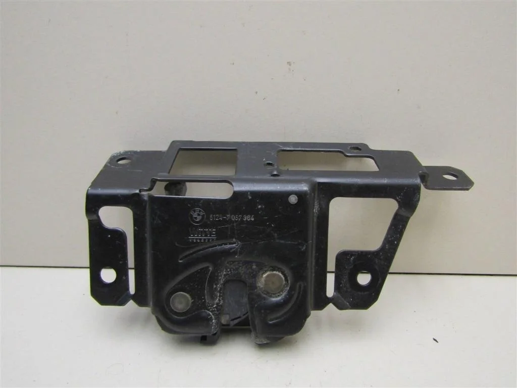 Замок багажника BMW X3 E83 2004-2010  [51247201561]  2.0d  в Вологде