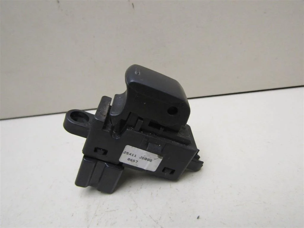 Кнопка стеклоподъемника Nissan Qashqai (J10) 2006-2014  [25411JD000]  2.0 16V  MR20DE в Вологде