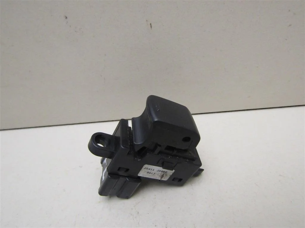 Кнопка стеклоподъемника Nissan Qashqai (J10) 2006-2014  [25411JD000]  2.0 16V  MR20DE в Вологде
