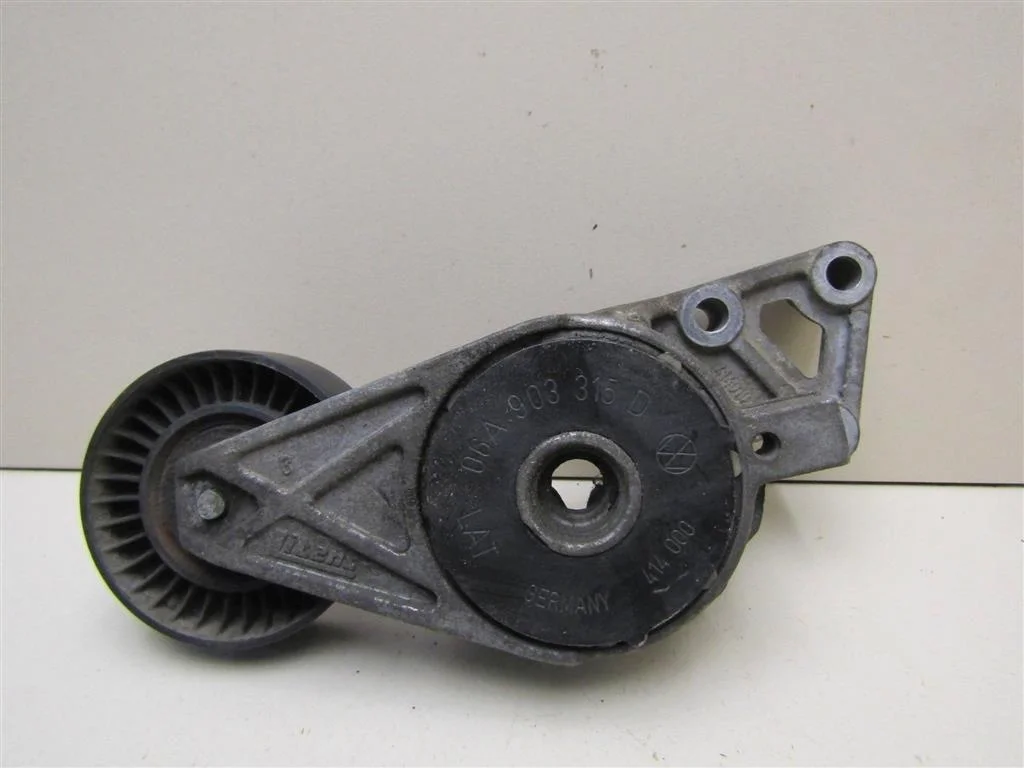 Ролик руч.ремня с кронштейном VW Golf IV \Bora 1997-2005  [06A903315D]  в Вологде