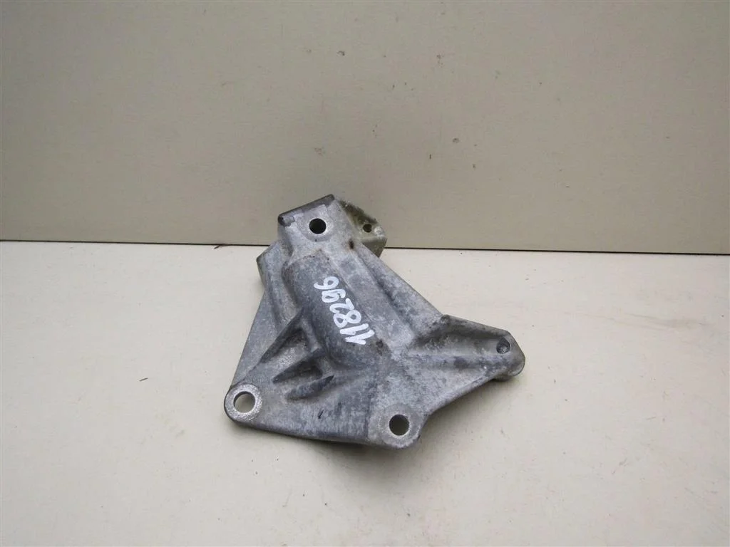 Кронштейн (сопут. товар) Toyota CorollaVerso 2004-2009  [3136164010]  1.8 1ZZFE в Вологде