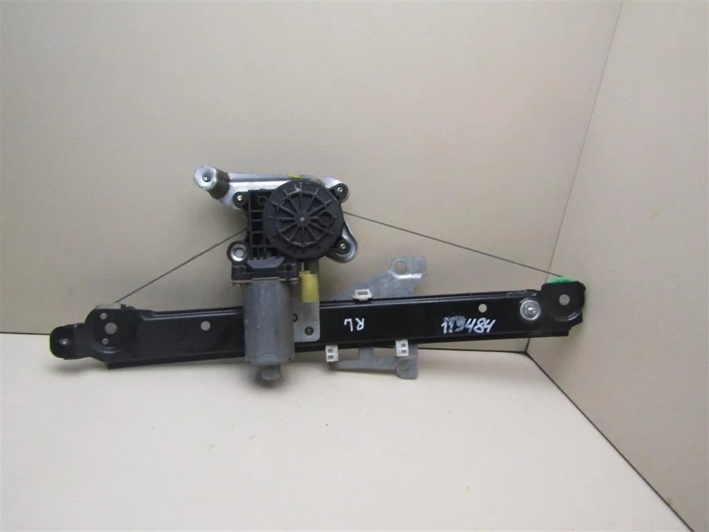 Стеклоподъемник электр. задний левый Volvo XC70 Cross Country 2000-2006  [31253719]  2.4 B5244T3 в Вологде