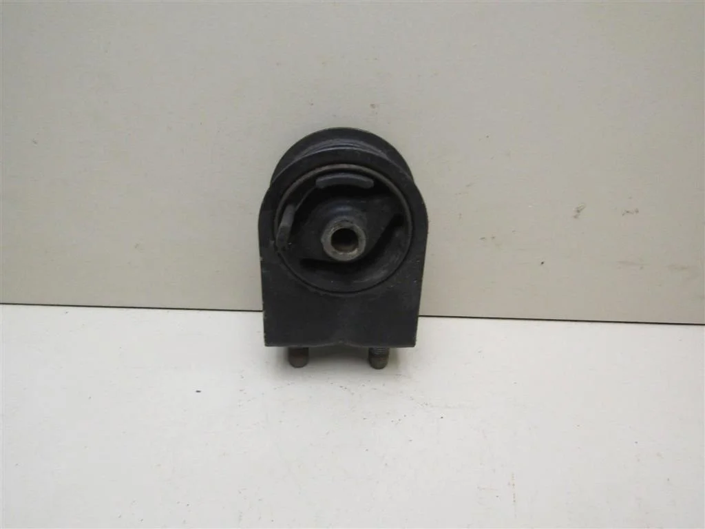 Опора двигателя передняя Mazda 323 (BJ) 1998-2002  [B25D39050C]  1.6 ZM в Вологде