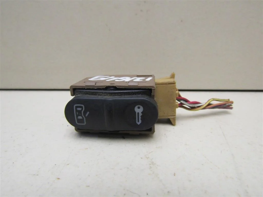 Кнопка центрального замка VW Golf IV \Bora 1997-2005  [1J0962125A]  1.8 AWP в Вологде