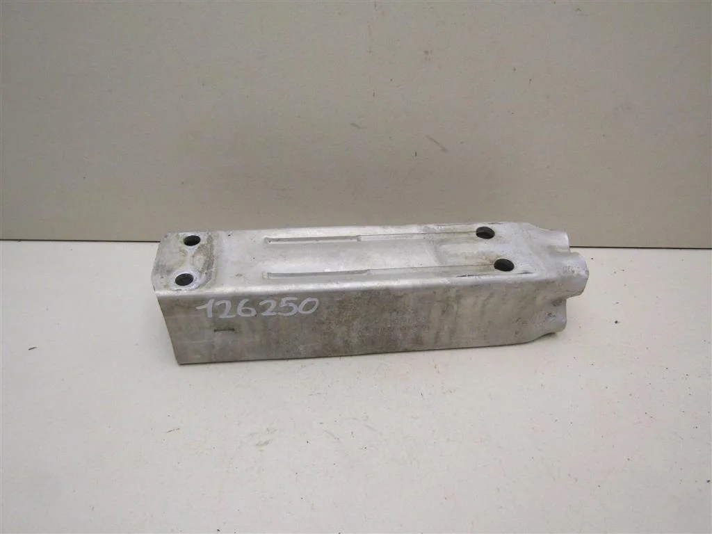 Кронштейн усилителя переднего бампера правый Audi A6 (C6,4F) 2005-2011  [4F0807134]  3.0 BBJ в Вологде