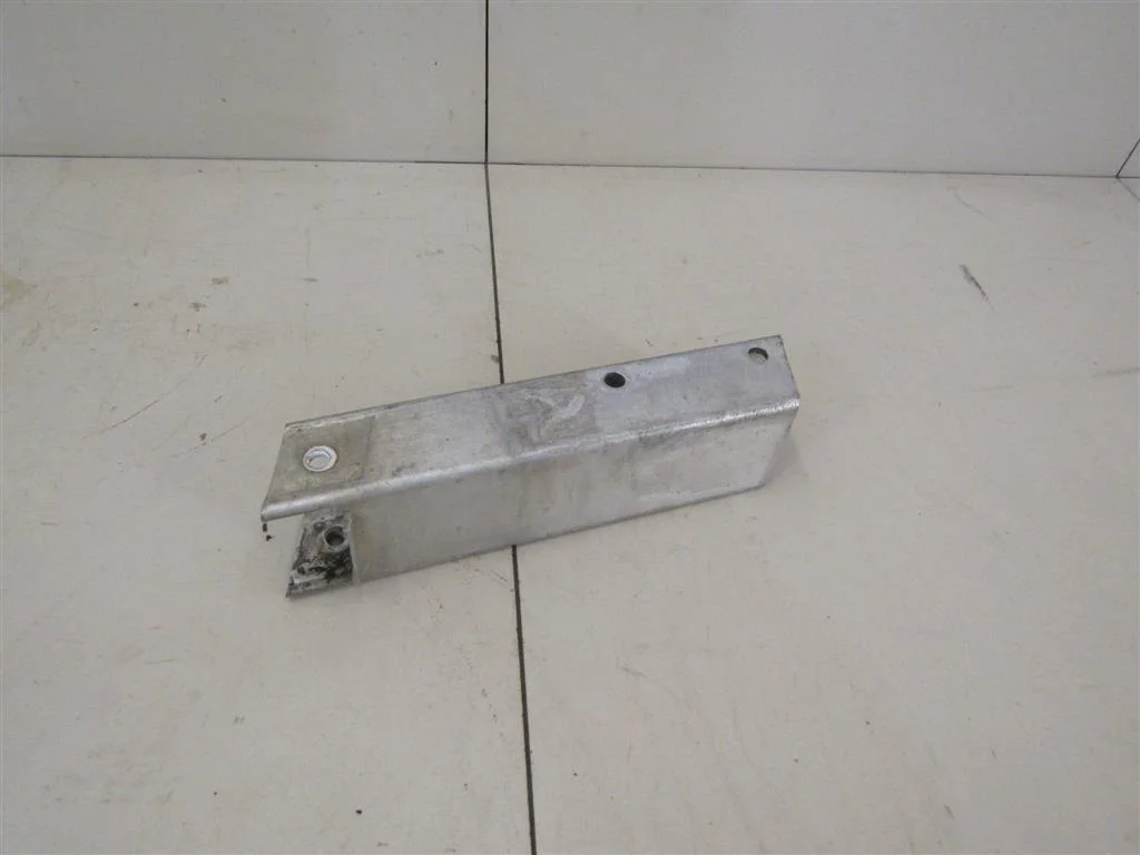 Кронштейн усилителя заднего бампера Audi A6 (C6,4F) 2005-2011  [4F5807331]  3.0 BBJ в Вологде