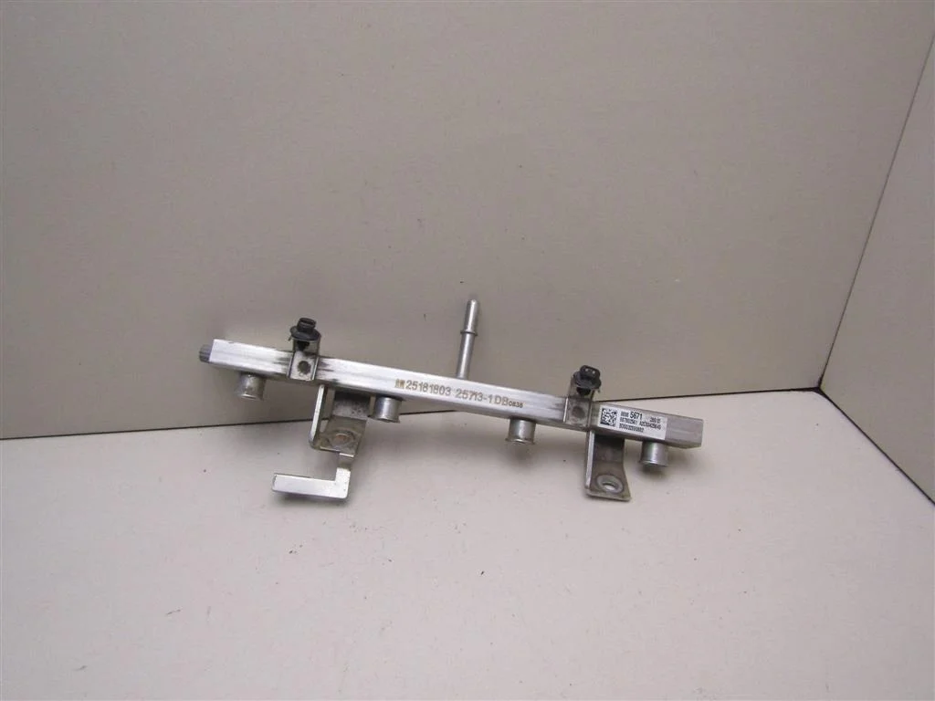 Рейка топливная (рампа) Chevrolet Cobalt 2011-2015  [96985671]  1.5 16V B15D2 в Вологде