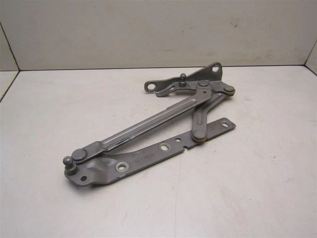 Петля крышки багажника Ford Focus I 1998-2004  [1595458]  2.0 8V SPLIT PORT в Вологде