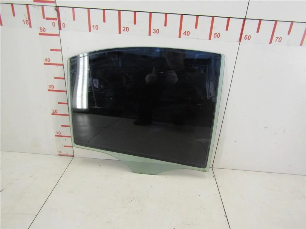 Стекло двери задней правой Mercedes Benz W203 2000-2006  [A2037350200]  2.2 OM646.963 в Вологде
