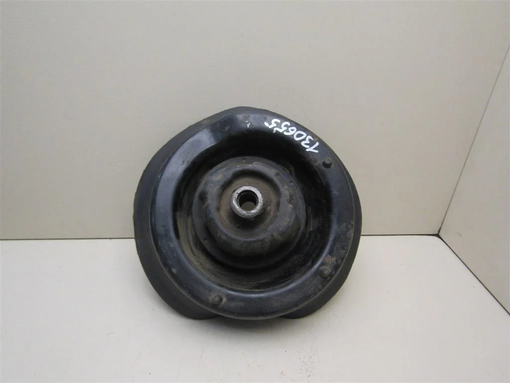 Опора переднего амортизатора Mercedes Benz W203 2000-2006  [A2033200273]  2.2 OM646.963 в Вологде