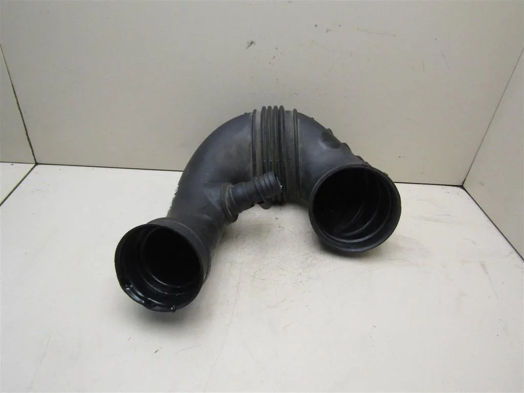 Патрубок воздушного фильтра Mercedes Benz W203 2000-2006  [A6460940297]  2.2 OM646.963 в Вологде
