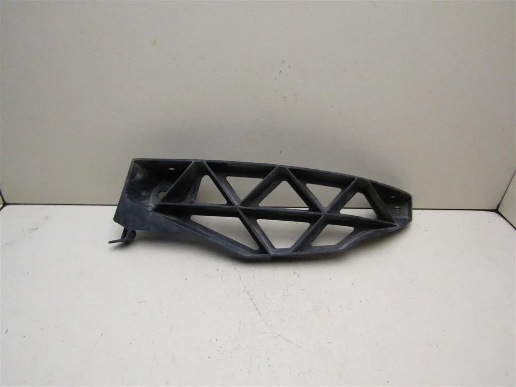 Направляющая заднего бампера правая Skoda Octavia (A5 1Z-) 2004-2013  [1Z5807394]  1.6  BSE в Вологде