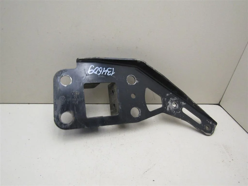 Кронштейн усилителя переднего бампера правый Audi A6 (C6,4F) 2005-2011  [4F0805500B]  3.2 AUK в Вологде