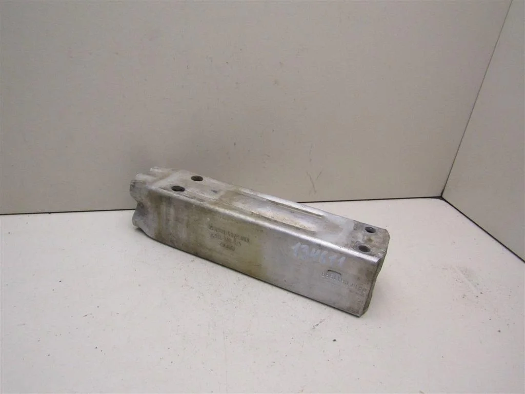 Кронштейн усилителя переднего бампера правый Audi A6 (C6,4F) 2005-2011  [4F0807134]  3.2 AUK в Вологде