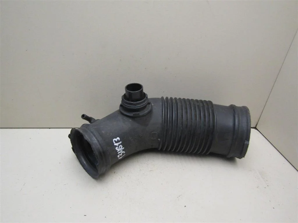 Патрубок воздушного фильтра Audi A6 (C6,4F) 2005-2011  [06E129629E]  3.2 AUK в Вологде